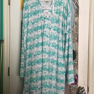 Disney cruise line castaway cay cover w matching hat sold as a set